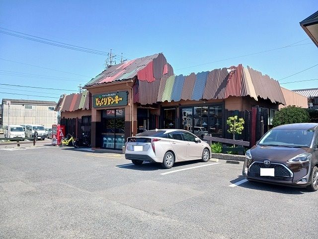 近くの飲食店まで660m（徒歩9分）