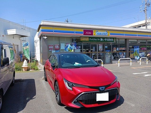 近くのコンビニまで730m（徒歩10分）
