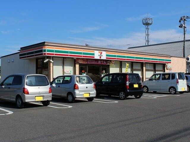 近くのコンビニまで1,000m（徒歩13分）