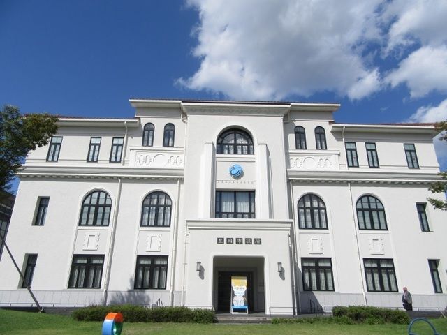 近くの豊岡市役所まで800m（徒歩10分）