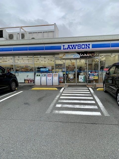 近くのローソン瑞穂武蔵店まで350m(徒歩5分)