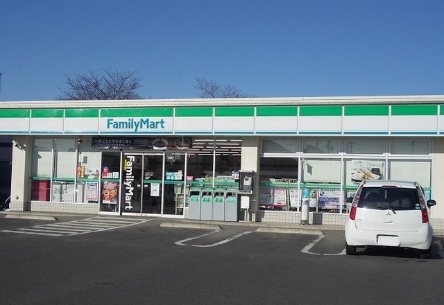 近くのコンビニまで600m（徒歩8分）