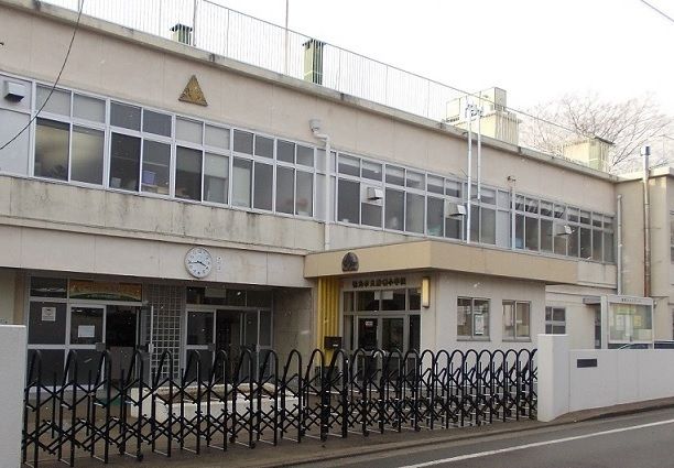 近くの小学校まで1,000m（徒歩13分）