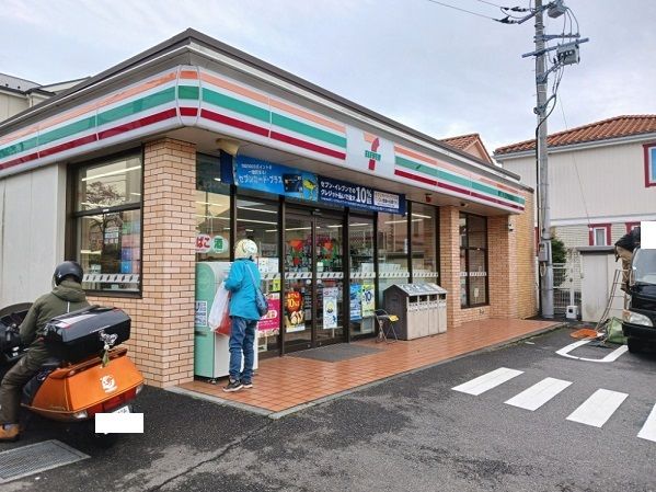 近くのコンビニまで350m（徒歩5分）