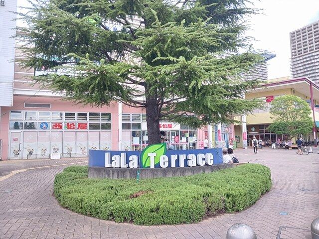 近くのLaLaテラス南千住まで1,040m（徒歩13分）