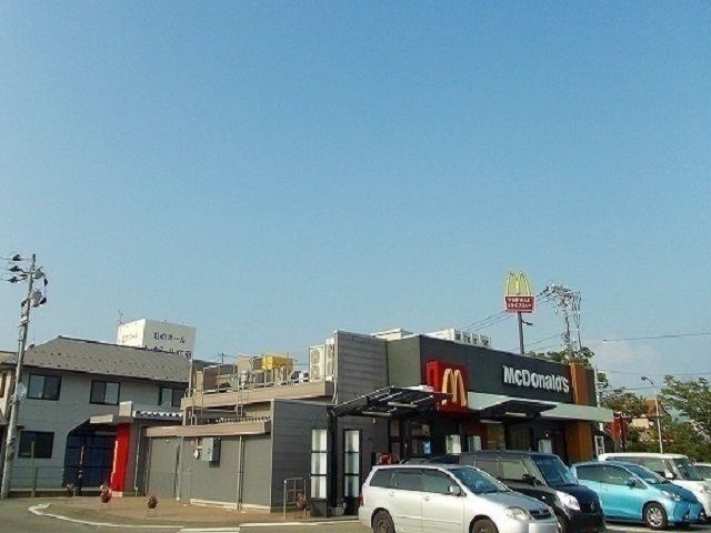 近くの飲食店まで1,218m（徒歩16分）