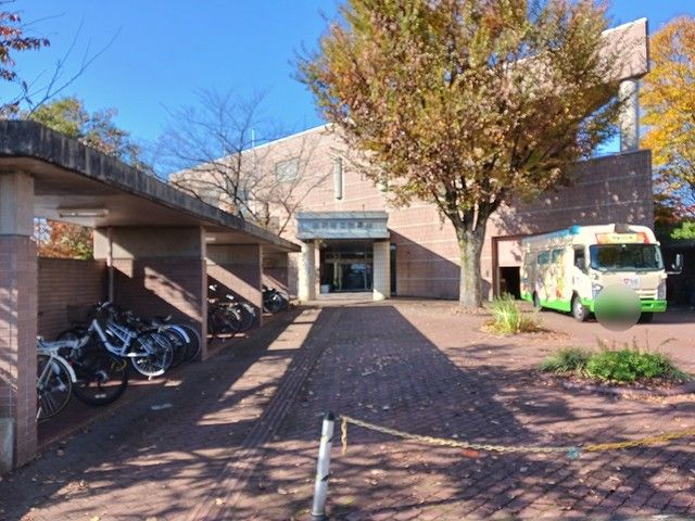 近くの鶴岡市立図書館まで134m（徒歩2分）