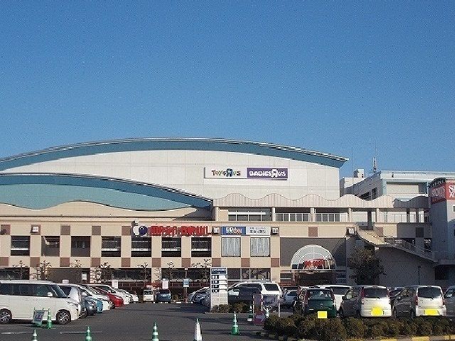 近くのスーパーまで1,600m（徒歩20分）