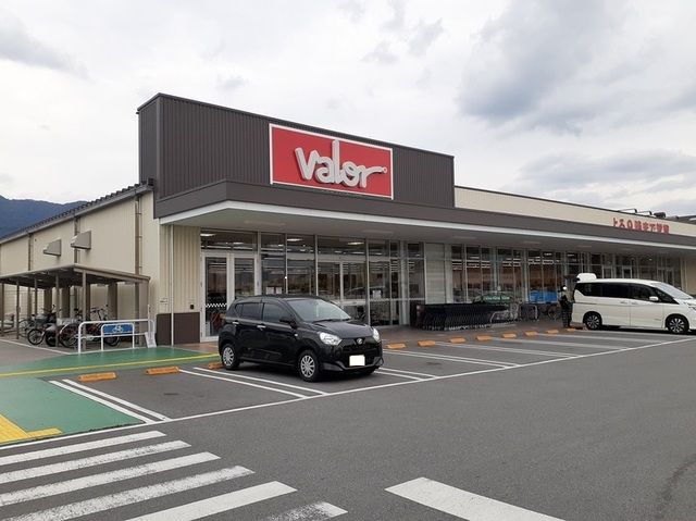 近くのバロー国玉店まで500m(徒歩7分)