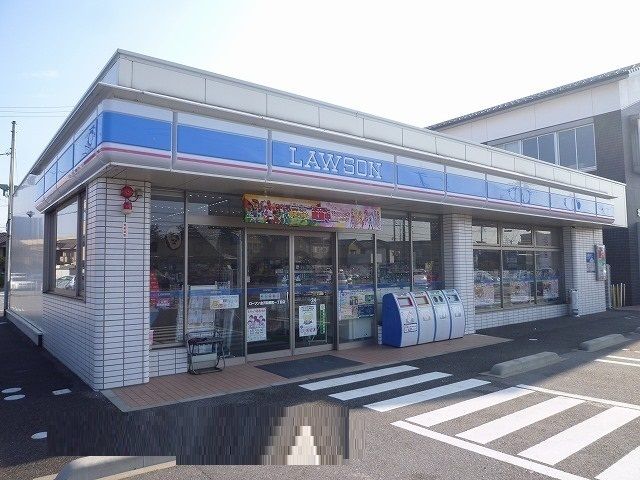 近くのコンビニまで750m（徒歩10分）