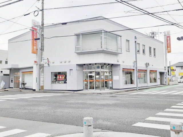 近くの銀行まで1,000m（徒歩13分）