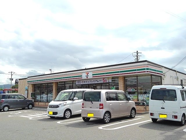 近くのセブンイレブン福津津屋崎店まで900m（徒歩12分）