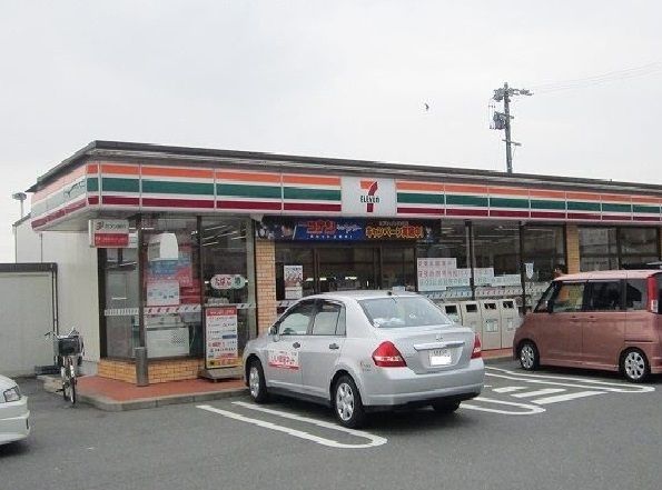 近くのコンビニまで400m（徒歩5分）