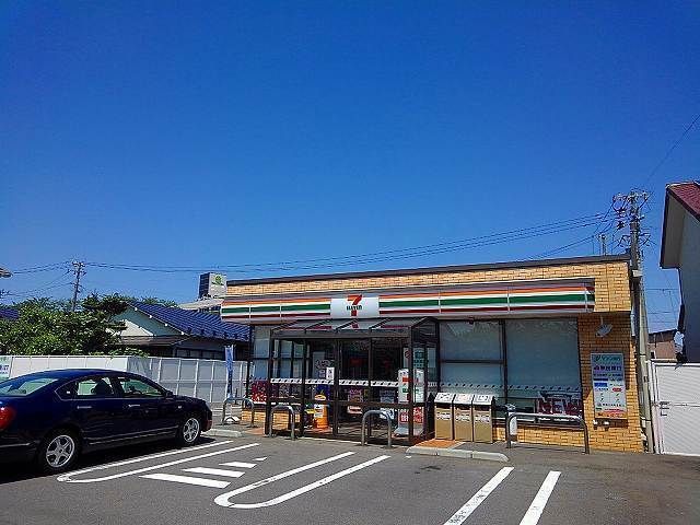 近くのセブンイレブン川尻みよし町店まで621m（徒歩8分）