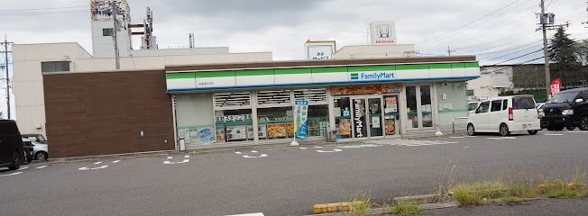 近くのファミリーマート 名張鴻之台店まで600m(徒歩8分)