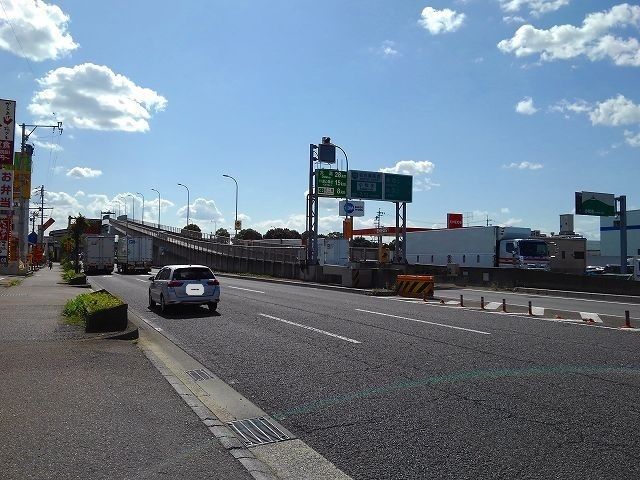 近くの名古屋高速道路11号小牧北まで1,100m（徒歩14分）
