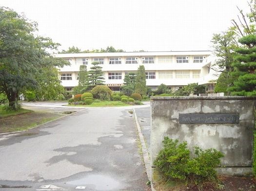 近くの小学校まで450m（徒歩6分）