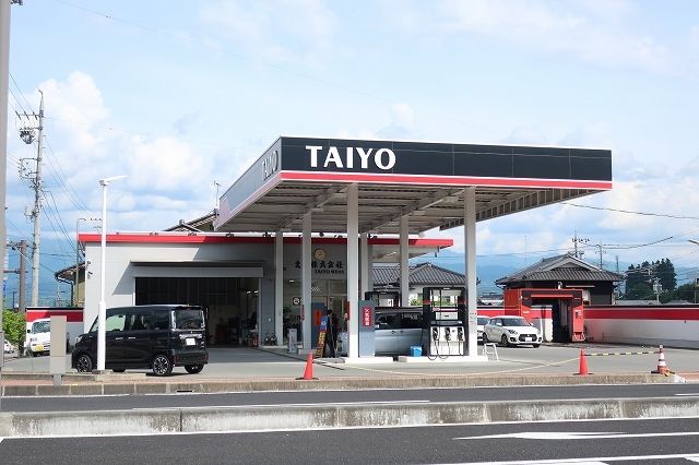 近くのガソリンスタンドまで450m（徒歩6分）