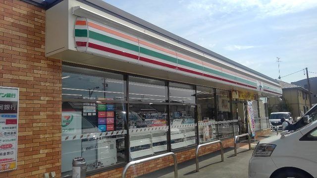 近くのコンビニまで140m（徒歩2分）