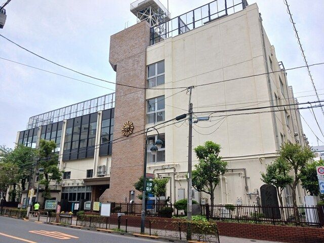 近くの区立第二日暮里小学校まで159m(徒歩2分)