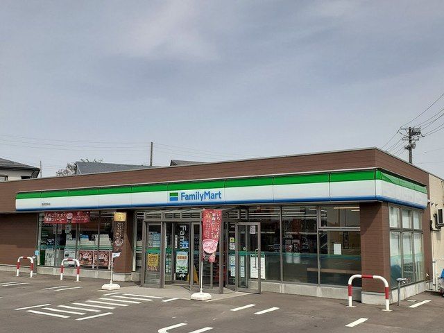 近くのコンビニまで400m（徒歩5分）