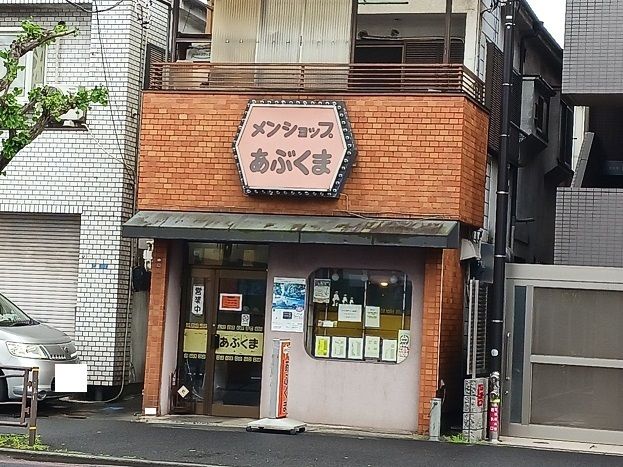 近くの飲食店まで300m（徒歩4分）