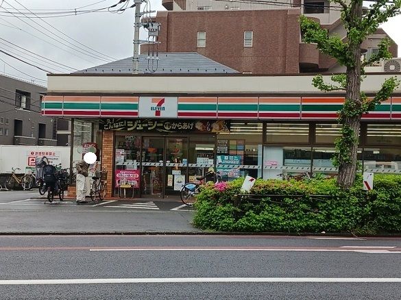 近くのコンビニまで400m（徒歩5分）