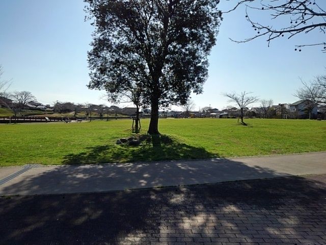 近くの公園まで650m（徒歩9分）