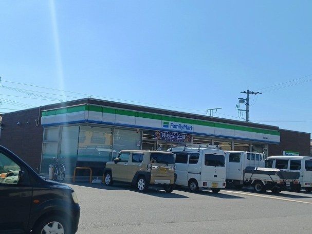 近くのファミリーマート高砂魚橋店まで550m（徒歩7分）