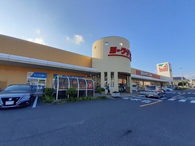 近くのスーパーまで946m（徒歩12分）