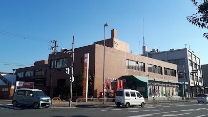 近くの郵便局まで1,000m（徒歩13分）