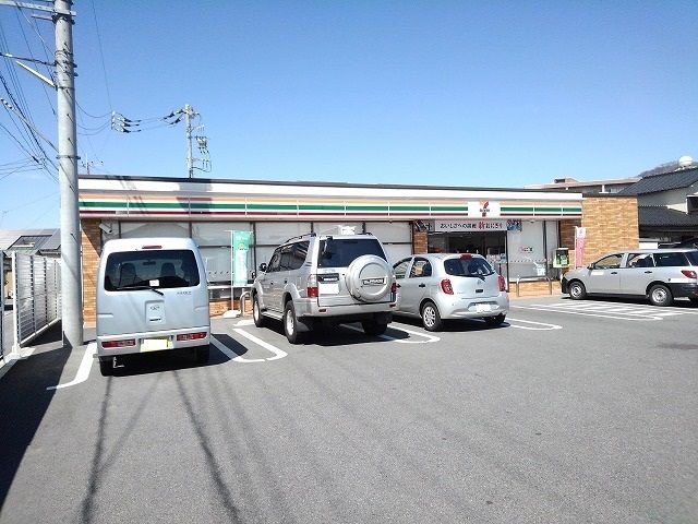 近くのセブンイレブン甲府音羽橋店まで800m（徒歩10分）