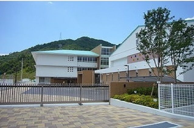 近くの小学校まで850m（徒歩11分）