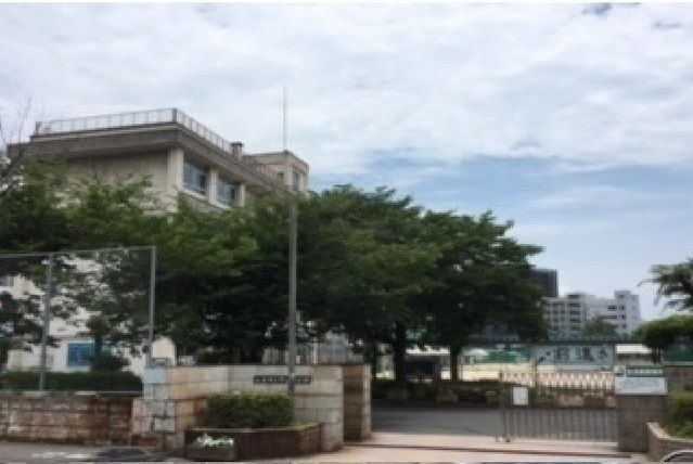近くの中学校まで2,600m（徒歩33分）