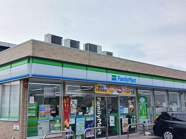 近くのコンビニまで25m（徒歩1分）