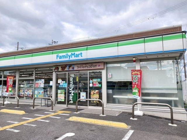 近くのコンビニまで290m（徒歩4分）