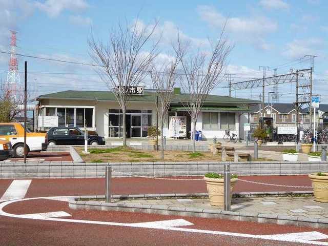 近くの坂ノ市駅まで1,000m(徒歩13分)