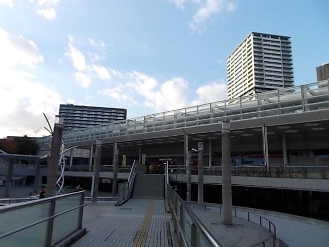 近くの駅まで2,400m（徒歩30分）