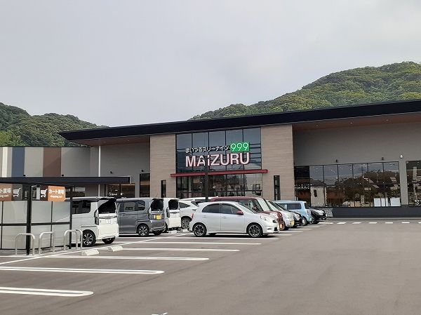 近くのスーパーまで950m（徒歩12分）