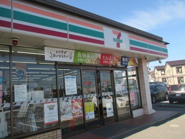 近くのコンビニまで550m（徒歩7分）