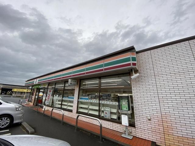 近くのコンビニまで750m（徒歩10分）
