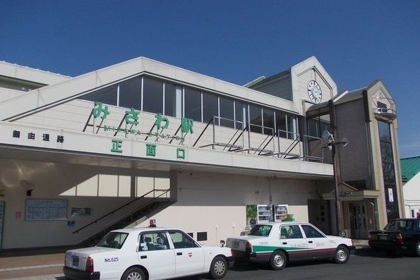 近くの駅まで1,400m（徒歩18分）