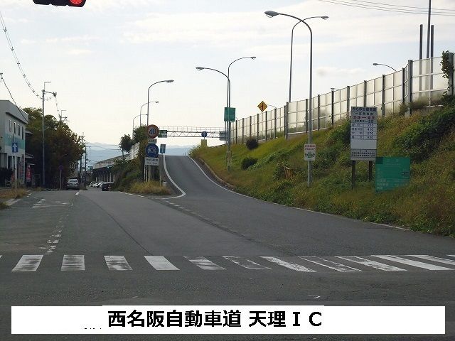 近くの施設まで1,000m（徒歩13分）