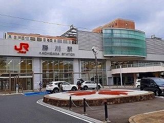 近くの勝川駅（ＪＲ）まで400m（徒歩5分）