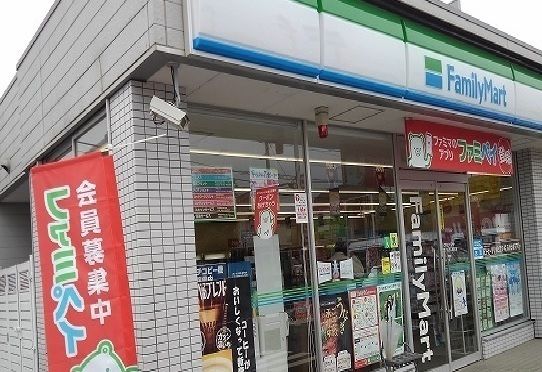 近くのファミリーマートまで350m(徒歩5分)