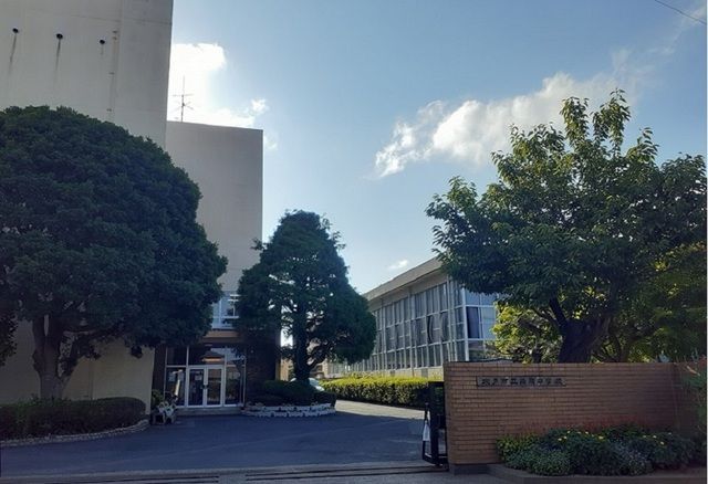 近くの緑岡中学校まで350m（徒歩5分）