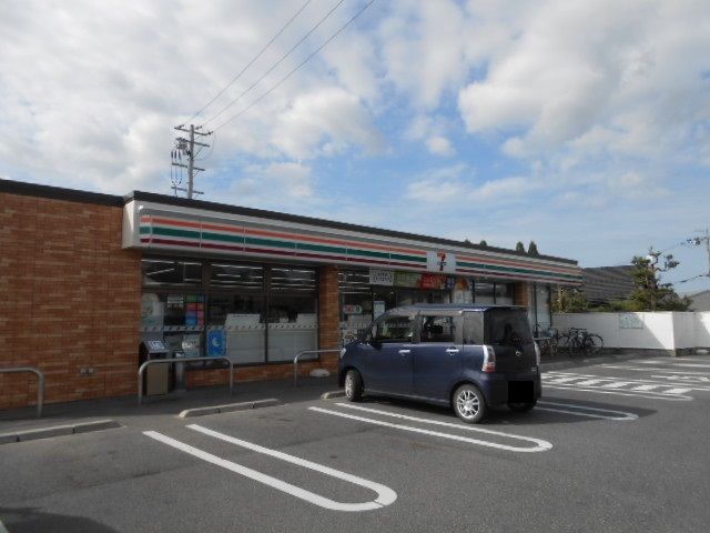 近くのセブンイレブン愛知川中宿店様まで1,200m（徒歩15分）