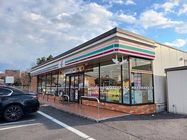 近くのセブンイレブン南彦根駅北店様まで810m（徒歩11分）