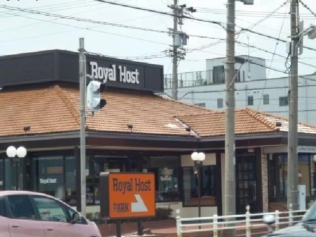 近くの飲食店まで700m（徒歩9分）