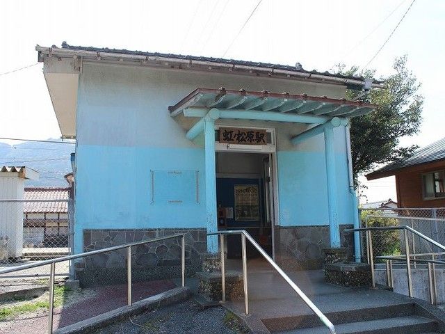 近くの虹ノ松原駅まで1,800m（徒歩23分）